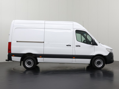 Mercedes-Benz Sprinter 315CDI Automaat L2H2 | 3500Kg Trekgewicht | Navigatie | Camera | Airco | Cruise | 3-Zits foto 13