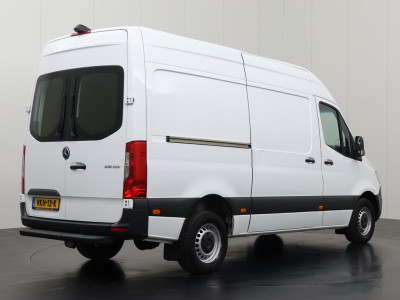 Mercedes-Benz Sprinter 315CDI Automaat L2H2 | 3500Kg Trekgewicht | Navigatie | Camera | Airco | Cruise | 3-Zits foto 2