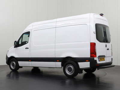 Mercedes-Benz Sprinter 315CDI Automaat L2H2 | 3500Kg Trekgewicht | Navigatie | Camera | Airco | Cruise | 3-Zits foto 6