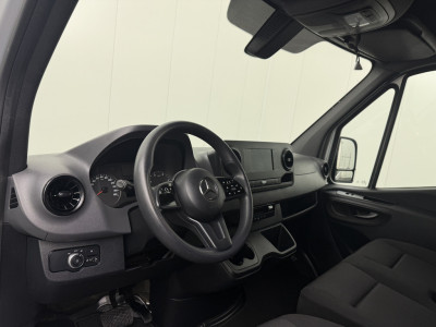 Mercedes-Benz Sprinter 315CDI Automaat L2H2 | Trekhaak | Multimedia | Camera | Airco | 3-Zits foto 3