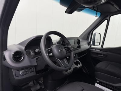 Mercedes-Benz Sprinter 315CDi Automaat Bakwagen+Laadklep | Laadvermogen 1003 Kg | Dakspoiler | Airco | Zijdeur | Multimedia foto 3