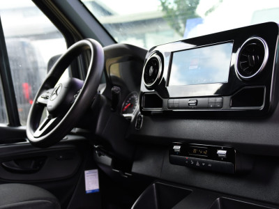 Mercedes-Benz Sprinter 316 2.2 CDI L2H1 PB Edition Camera, Cruise, Carplay, LED, 3500kg Trekhaak, 10,5 Mbux, Stoelverwarming, Sensoren, Uniek! 19