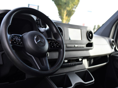 Mercedes-Benz Sprinter 316 2.2 CDI L2H2 PB Edition Camera, Cruise, Carplay, Trekhaak, Geveerde stoel, Multimedia, 164pk, Automaat, Uniek! foto 2