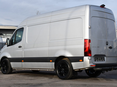 Mercedes-Benz Sprinter 316 2.2 CDI L2H2 PB Edition Full Options! 360 Camera, Cruise, LED, Carplay, 10,5 Mbux, Stoelverwarming, NAVI, Automaat, Uniek! foto 3