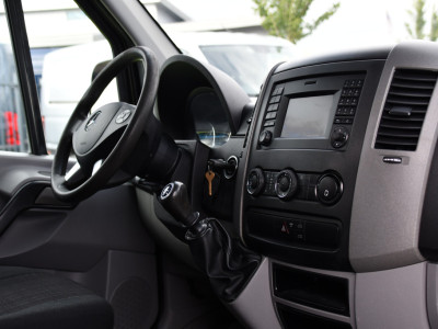 Mercedes-Benz Sprinter 316 2.2 L2H2 Black Edition Euro 6, 3500kg Trekhaak, 2 x Schuifdeur, Camera, Cruise, 164pk, Multimedia, Uniek! foto 19