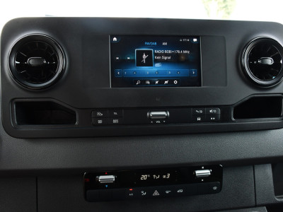 Mercedes-Benz Sprinter 316 RWD 2.2 CDI L2H2 Black Edition Adaptieve Cruise, 360 Camera, Carplay, LED, Stoelverwarming, Trekhaak, Sensoren, Automaat, Uniek! foto 19