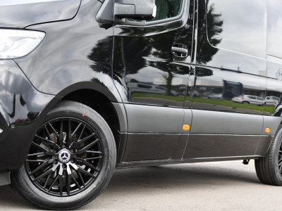 Mercedes-Benz Sprinter 316 RWD 2.2 CDI L2H2 Black Edition Adaptieve Cruise, 360 Camera, Carplay, LED, Stoelverwarming, Trekhaak, Sensoren, Automaat, Uniek! foto 3
