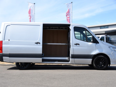 Mercedes-Benz Sprinter 317 1.9 CDI L2H1 AMG Edition Camera, Cruise, Carplay, Stoelverwarming, Clima, Geveerde Stoel, Automaat, Multimedia, Uniek! foto 11