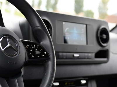 Mercedes-Benz Sprinter 317 1.9 CDI L2H1 RWD Black Edition Camera, Cruise, Carplay, 170pk, Automaat, LED, Multimedia,  Stoelverwarming, UNIEK foto 11