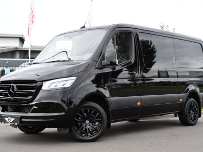 Mercedes-Benz Sprinter 317 1.9 CDI L2H1 RWD Black Edition Camera, Cruise, Carplay, 170pk, Automaat, LED, Multimedia,  Stoelverwarming, UNIEK foto 2