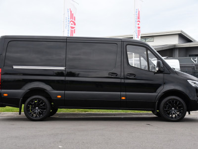 Mercedes-Benz Sprinter 317 1.9 CDI L2H1 RWD Black Edition Camera, Cruise, Carplay, 170pk, Automaat, LED, Multimedia,  Stoelverwarming, UNIEK foto 7