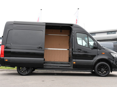Mercedes-Benz Sprinter 317 1.9 CDI L2H2 RWD AMG Black Edition FACELIFT! Camera, Cruise, Carplay, LED, Multimedia, 170pk, NAVI, Automaat, Uniek! foto 11