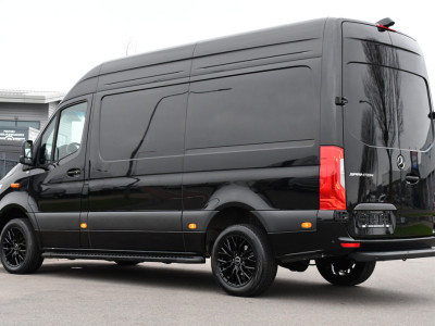 Mercedes-Benz Sprinter 317 1.9 CDI L2H2 RWD AMG Black Edition FACELIFT! Camera, Cruise, Carplay, LED, Multimedia, 170pk, NAVI, Automaat, Uniek! foto 3