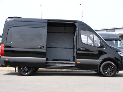Mercedes-Benz Sprinter 317 1.9 CDI L2H2 RWD Black Edition Camera, Cruise, Carplay, LED, 170pk, Automaat, Stoelverwarming, Standkachel, Mbux, Leder, Uniek! 11