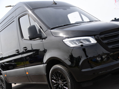 Mercedes-Benz Sprinter 317 1.9 CDI L2H2 RWD Black Edition Camera, Cruise, Carplay, LED, 170pk, Automaat, Stoelverwarming, Standkachel, Mbux, Leder, Uniek! 18