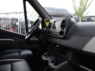Mercedes-Benz Sprinter 317 1.9 CDI L2H2 RWD Black Edition Camera, Cruise, Carplay, LED, 170pk, Automaat, Stoelverwarming, Standkachel, Mbux, Leder, Uniek! 19