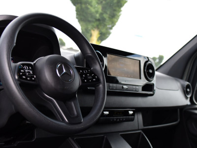 Mercedes-Benz Sprinter 317 1.9 CDI L2H2 RWD PB Edition Camera, Cruise, Carplay, 3500kg Trekhaak, LED, 170pk, 10,5 Mbux, Geveerde stoel, Multimedia, Uniek! foto 2