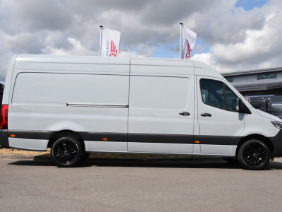 Mercedes-Benz Sprinter 317 1.9 CDI L3H2 RWD PB Edition NIEUW STAAT! Adaptieve Cruise, Camera, Carlay, LED, Standkachel, 170pk, Stoelverwarming, Dodehoek, Automaat, 3 Zitplaatsen, Uniek! foto 10