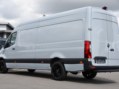 Mercedes-Benz Sprinter 317 1.9 CDI L3H2 RWD PB Edition NIEUW STAAT! Adaptieve Cruise, Camera, Carlay, LED, Standkachel, 170pk, Stoelverwarming, Dodehoek, Automaat, 3 Zitplaatsen, Uniek! foto 3