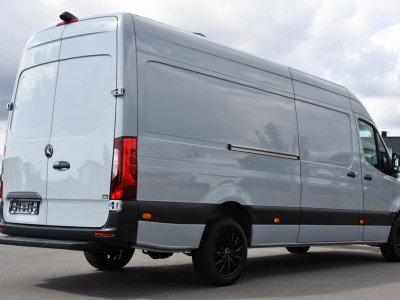 Mercedes-Benz Sprinter 317 1.9 CDI L3H2 RWD PB Edition NIEUW STAAT! Adaptieve Cruise, Camera, Carlay, LED, Standkachel, 170pk, Stoelverwarming, Dodehoek, Automaat, 3 Zitplaatsen, Uniek! foto 6