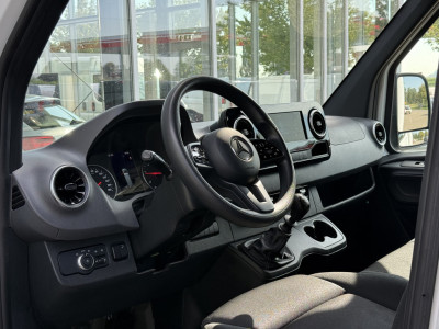 Mercedes-Benz Sprinter 317 1.9 CDI RWD Bakwagen met laadklep | MBUX 10 | Navi | Carplay | Camera | Stoelverw. | Cruisec. foto 12