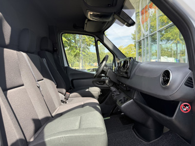 Mercedes-Benz Sprinter 317 1.9 CDI RWD Bakwagen met laadklep | MBUX 10 | Navi | Carplay | Camera | Stoelverw. | Cruisec. foto 13