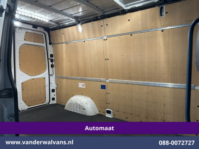 Mercedes-Benz Sprinter 317 CDI 170pk 9G-Tronic Automaat L2H2 Euro6 Airco | Camera | Navigatie | Adaptieve Cruisecontrol | LED Chauffeursstoel, Stoelverwarming, Parkeersensoren, Bijrijdersbank foto 16