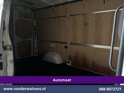 Mercedes-Benz Sprinter 317 CDI 170pk 9G-Tronic Automaat L2H2 Euro6 Airco | Camera | Navigatie | Adaptieve Cruisecontrol | LED Chauffeursstoel, Stoelverwarming, Parkeersensoren, Bijrijdersbank foto 17