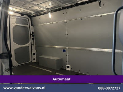Mercedes-Benz Sprinter 317 CDI 170pk 9G-Tronic Automaat L2H2 Euro6 Airco | Camera | Navigatie | Cruisecontrol Chauffeursstoel, Stoelverwarming, 270 Graden Achterdeuren,  Bijrijdersbank foto 16
