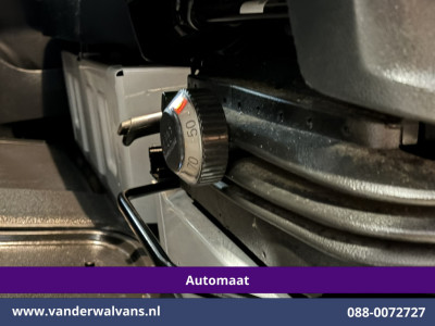 Mercedes-Benz Sprinter 317 CDI 170pk 9G-Tronic Automaat L2H2 Euro6 Airco | Camera | Navigatie | LED | Cruisecontrol | Stoelverwarming Chauffeursstoel, Parkeersensoren, Bijrijdersbank foto 8