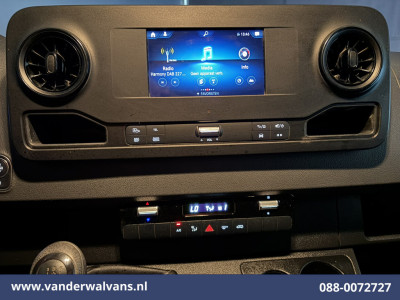 Mercedes-Benz Sprinter 317 CDI 170pk L2H1 Euro6 Airco | Camera | Navigatie | 2800kg Trekhaak | Apple Carplay Android Auto, Stoelverwarming, 270 Graden Achterdeuren, Parkeersensoren, Bijrijdersbank foto 16