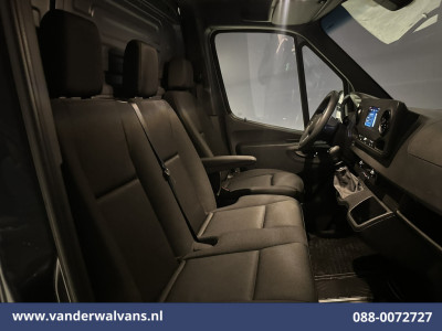 Mercedes-Benz Sprinter 317 CDI 170pk L2H2 Euro6 Airco | 360 graden Camera | Apple Carplay | Cruisecontrol | Stoelverwarming Android Auto, Chauffeursstoel, Parkeersensoren, Bijrijdersbank foto 8