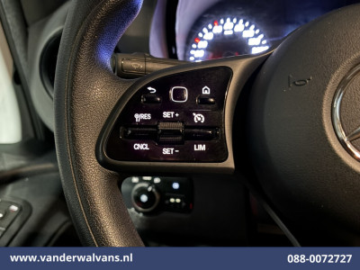 Mercedes-Benz Sprinter 317 CDI 170pk L2H2 Euro6 Airco | Camera | Apple Carplay | Cruisecontrol Android Auto, Stoelverwarming, Chauffeursstoel, Parkeersensoren, Bijrijdersbank foto 4