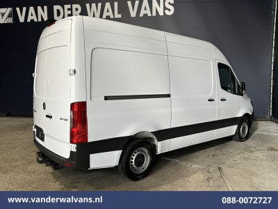 Mercedes-Benz Sprinter 317 CDI 170pk L2H2 Euro6 Airco | Camera | Navigatie | Cruisecontrol | Apple Carplay Android Auto, Trekhaak, Parkeersensoren, Bijrijdersbank foto 12