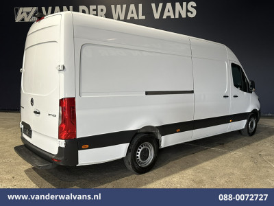 Mercedes-Benz Sprinter 317 CDI 170pk L3H2 Euro6 Airco | 360 graden Camera | Apple Carplay | Cruisecontrol Android Auto, Stoelverwarming, Chauffeursstoel, Parkeersensoren, Bijrijdersbank 12