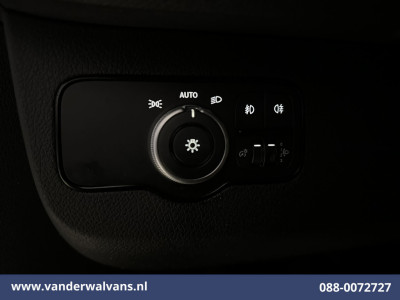 Mercedes-Benz Sprinter 317 CDI 170pk L3H2 Euro6 Airco | 360 graden Camera | Apple Carplay | Cruisecontrol Android Auto, Stoelverwarming, Chauffeursstoel, Parkeersensoren, Bijrijdersbank 17