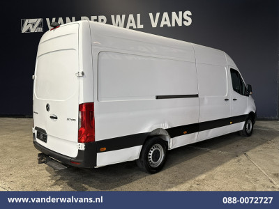 Mercedes-Benz Sprinter 317 CDI 170pk L3H2 Euro6 Airco | Camera | Navigatie | Apple Carplay | Trekhaak | Stoelverwarming Android Auto, Parkeersensoren, Bijrijdersbank foto 10