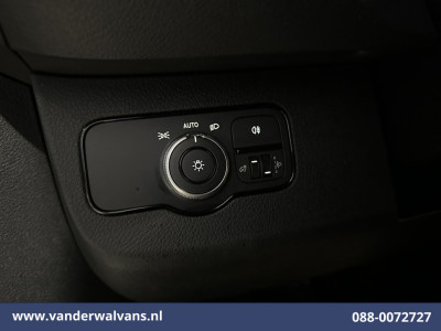 Mercedes-Benz Sprinter 317 CDI 170pk L3H2 Euro6 Airco | Camera | Navigatie | Apple Carplay | Trekhaak | Stoelverwarming Android Auto, Parkeersensoren, Bijrijdersbank foto 16