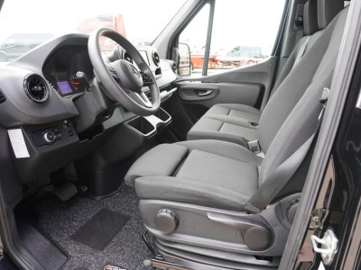 Mercedes-Benz Sprinter 317 CDI 170pk L3H2 RWD 3500kg Automaat Trekhaak met oprijschans/ NR. V094 | Omvormer  /Elekr.Dakventilator / Geveerde stoel foto 12