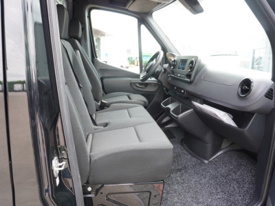 Mercedes-Benz Sprinter 317 CDI 170pk L3H2 RWD 3500kg Automaat Trekhaak met oprijschans/ omvormer  /Elekr.Dakventilator / Geveerde stoel foto 11
