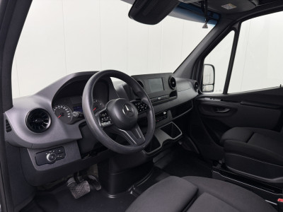Mercedes-Benz Sprinter 317CDI Automaat L2H2 | Led Kastinrichting | Navigatie | Multimedia | Camera | Airco | Cruise | Trekhaak foto 3