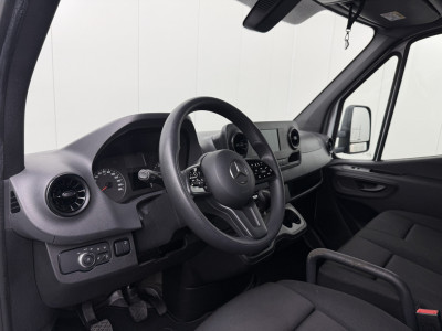 Mercedes-Benz Sprinter 317CDI Bakwagen+Laadklep | Dakspoiler | Navigatie | Camera | Multimedia | 3-Zits foto 3