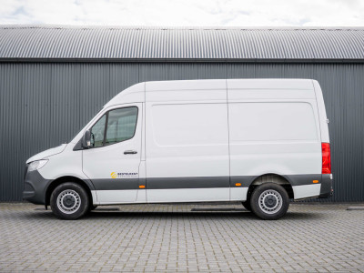 Mercedes-Benz Sprinter 317 CDI L2H2 | Automaat | 3-Zits | Camera | Carplay | Mbux | Climatronic | Trekhaak foto 5