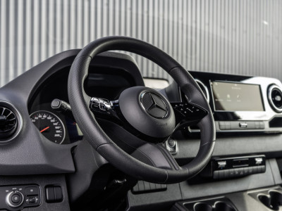 Mercedes-Benz Sprinter 317 CDI | L3H2 | Automaat met Flippers | MBUX | Camera | Climate | Cruise | PDC | Euro 6 foto 12