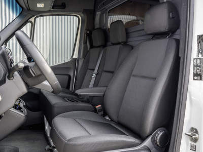 Mercedes-Benz Sprinter 317 CDI | L3H2 | Automaat met Flippers | MBUX | Camera | Climate | Cruise | PDC | Euro 6 foto 13