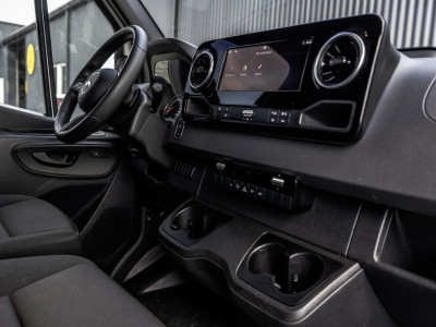 Mercedes-Benz Sprinter 317 CDI | L3H2 | Automaat met Flippers | MBUX | Camera | Climate | Cruise | PDC | Euro 6 foto 2