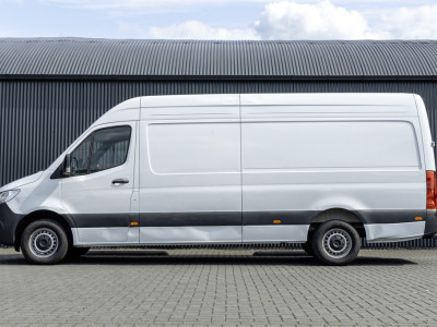 Mercedes-Benz Sprinter 317 CDI | L3H2 | Automaat met Flippers | MBUX | Camera | Climate | Cruise | PDC | Euro 6 foto 5