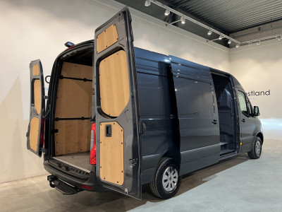 Mercedes-Benz Sprinter 317 CDI L3 RWD Automaat / Euro 6 / LED / Airco / Adap. Cruise Control / Camera / Trekhaak / CarPlay / Navigatie / 3-Zits / 46.200 KM !! foto 2