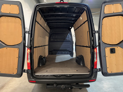 Mercedes-Benz Sprinter 317 CDI L3 RWD Automaat / Euro 6 / LED / Airco / Adap. Cruise Control / Camera / Trekhaak / CarPlay / Navigatie / 3-Zits / 46.200 KM !! foto 20