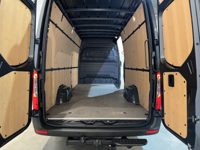 Mercedes-Benz Sprinter 317 CDI L3 RWD Automaat / Euro 6 / LED / Airco / Adap. Cruise Control / Camera / Trekhaak / CarPlay / Navigatie / 3-Zits / 46.200 KM !! foto 5